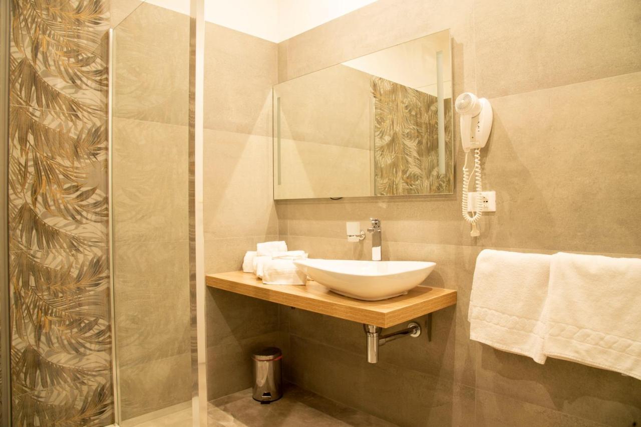 Domus Napoleone Hotel โรม ภายนอก รูปภาพ