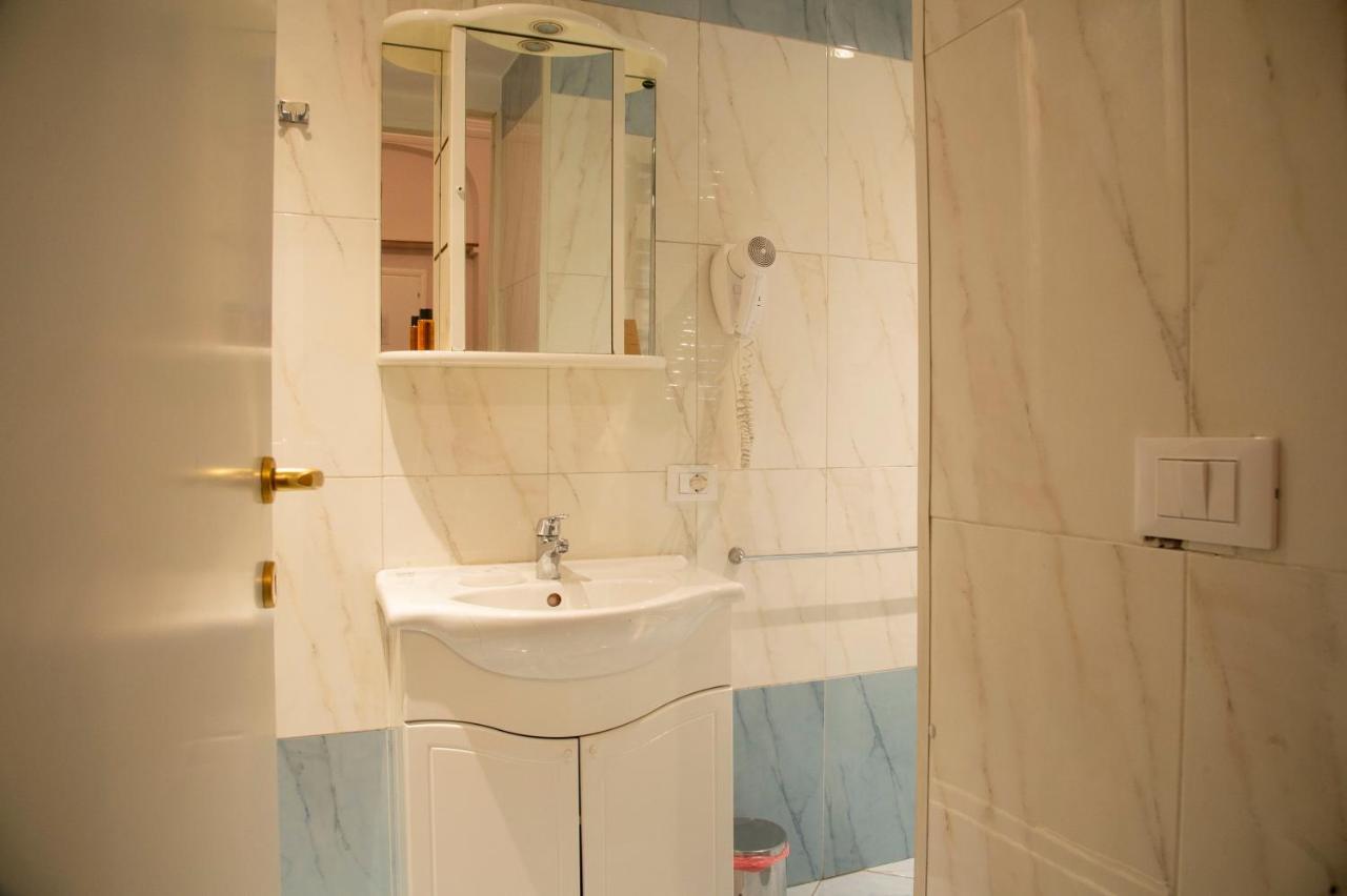 Domus Napoleone Hotel โรม ภายนอก รูปภาพ