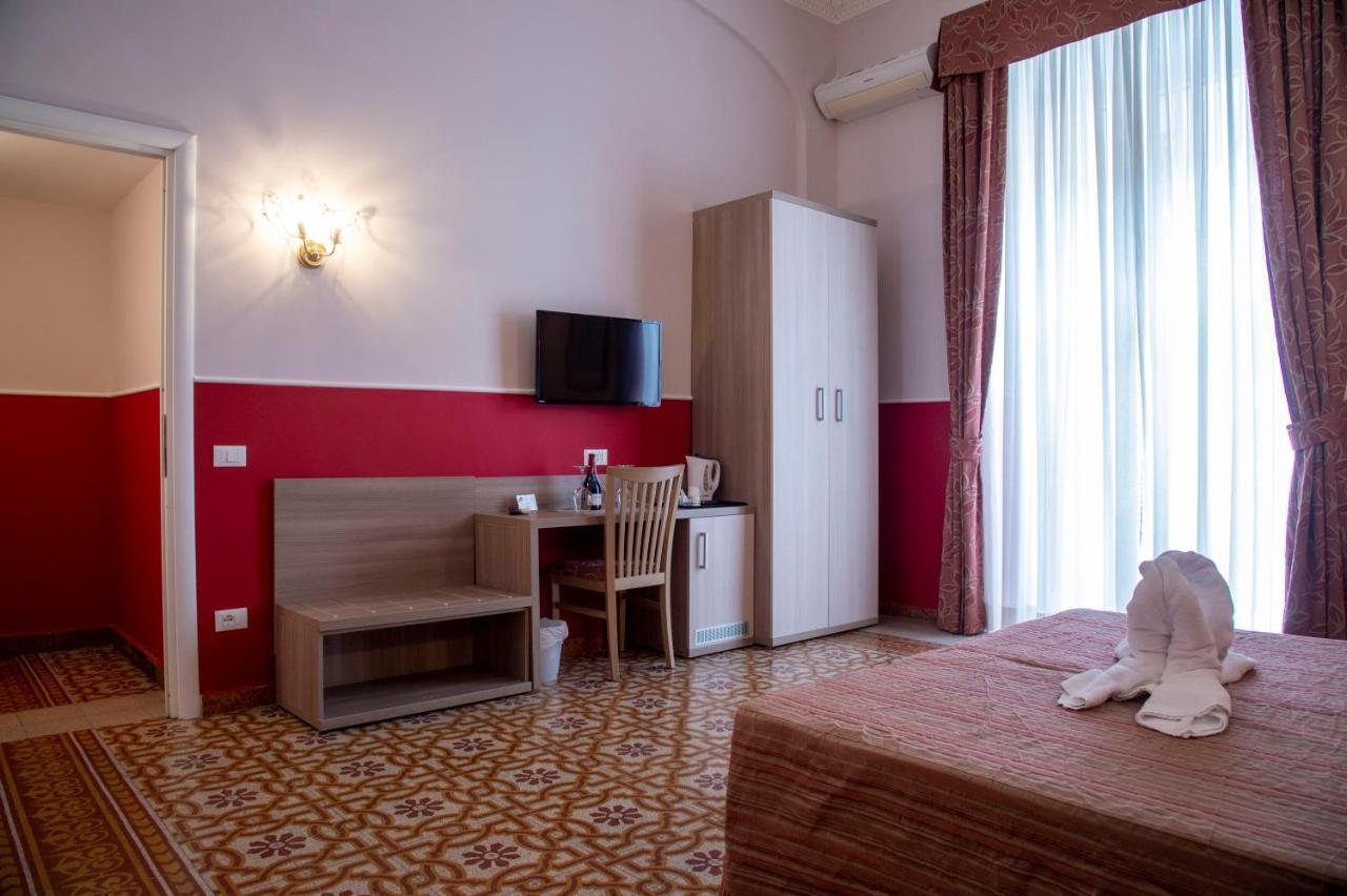 Domus Napoleone Hotel โรม ภายนอก รูปภาพ