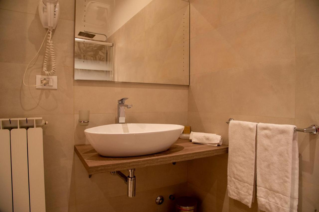 Domus Napoleone Hotel โรม ภายนอก รูปภาพ