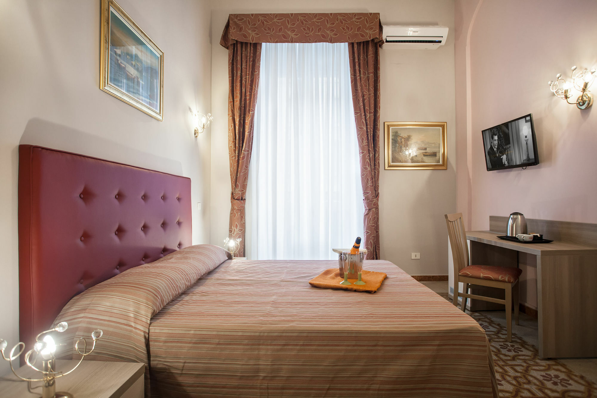 Domus Napoleone Hotel โรม ภายนอก รูปภาพ
