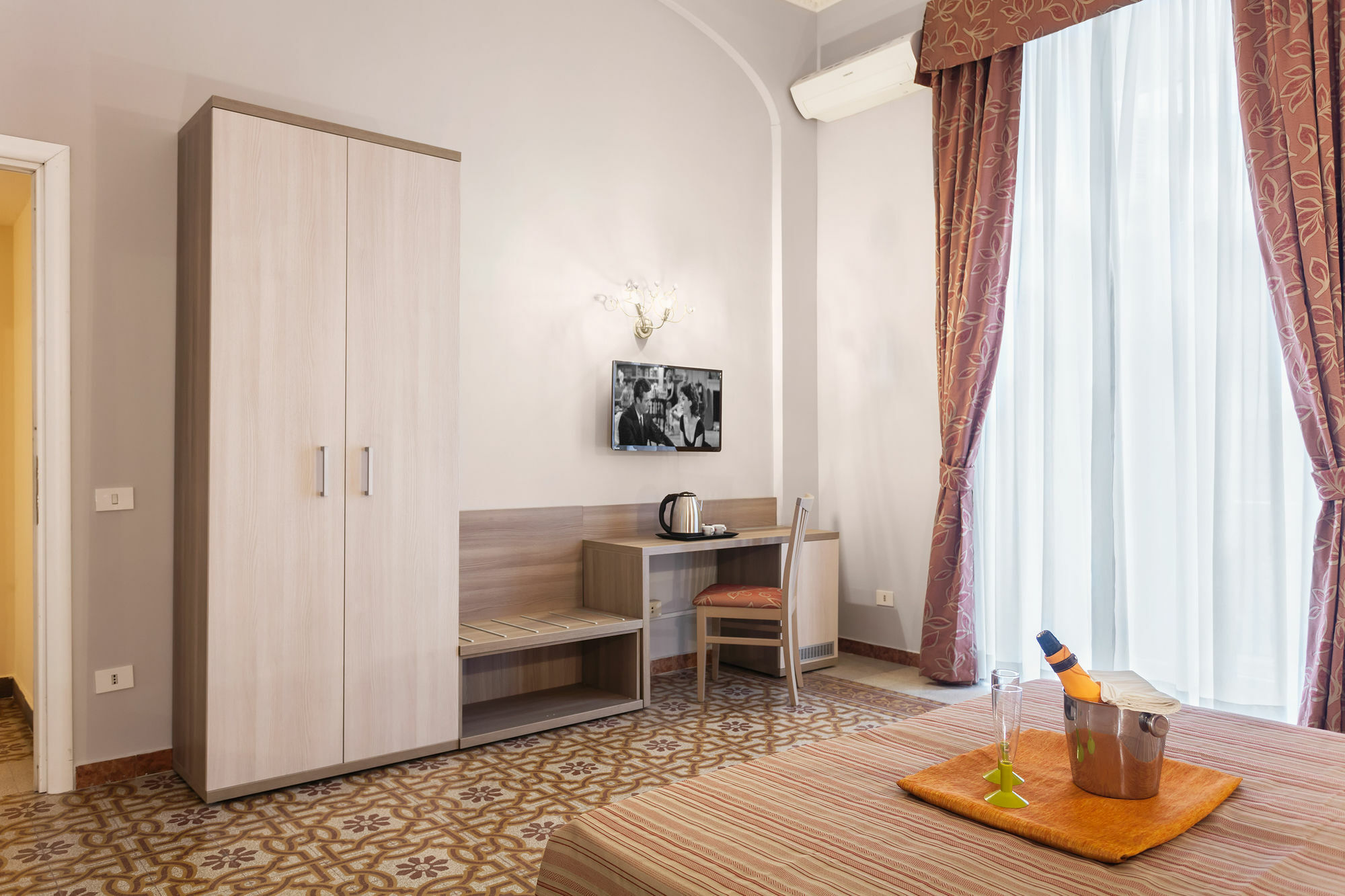 Domus Napoleone Hotel โรม ภายนอก รูปภาพ